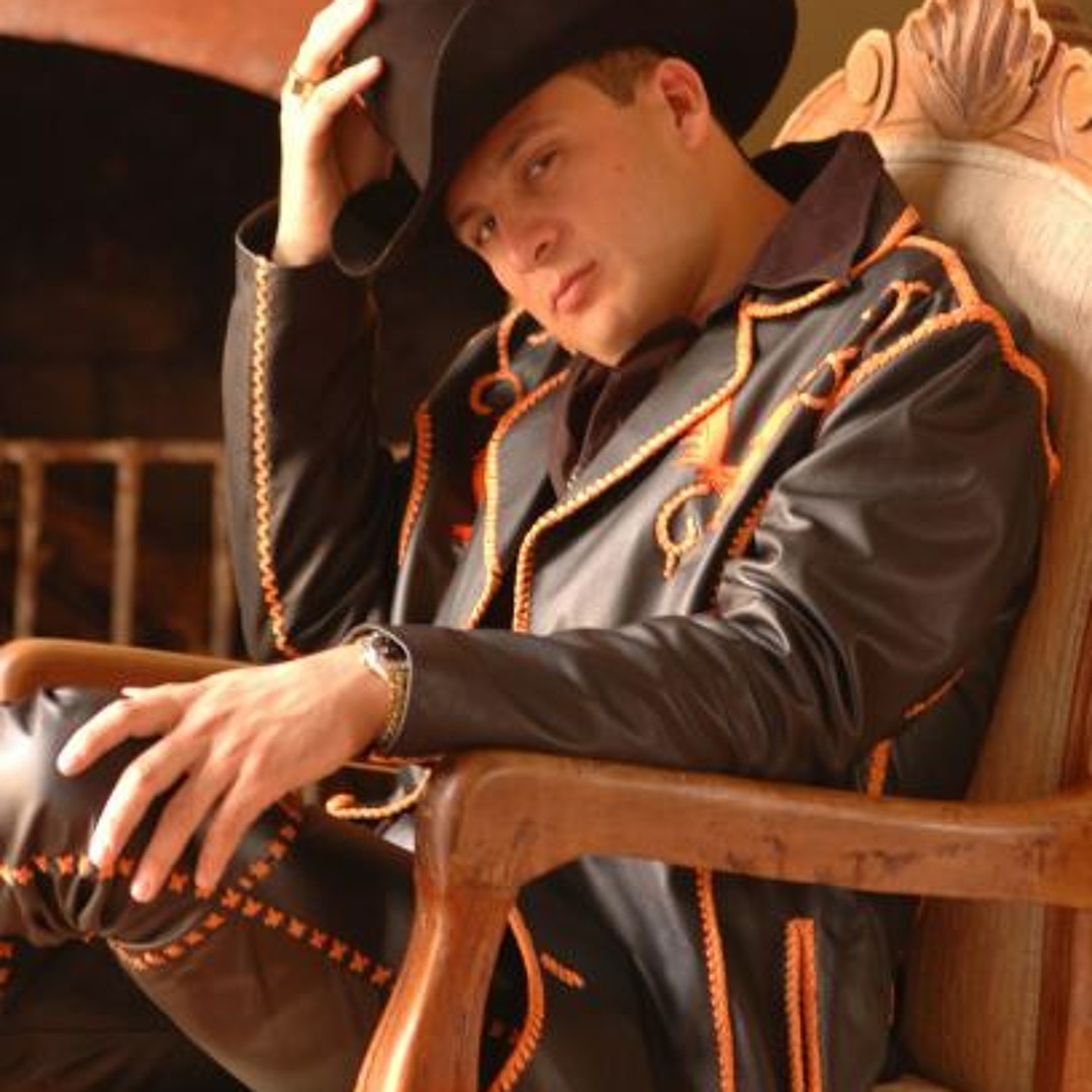 Stream Valentin Elizalde Vete Ya by VALENTIN ELIZALDE Listen online