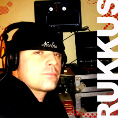 DJ Rukkus - Hot Pizza in My Whip (re-up)