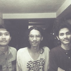 Untuk Perempuan Yang Sedang Dalam Pelukan (Payung Teduh) (Live)