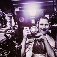 Tiesto - Footprints (All Over The World) [daNN Cut]