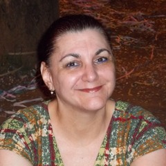 Cássia de Regina fala como é realizada a comunicação entre professores e aluno na EaD