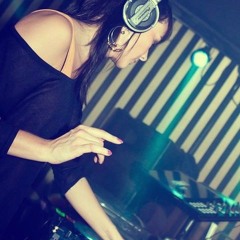 Polina Play in the Mix März 2014