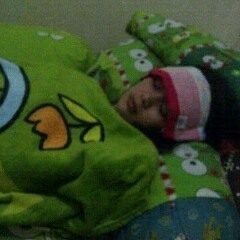 :( pas banget ni lagu ,yaa walopun lagu lama dinyanyiin dgn suara serak.serak banjir hhehe :D ,just listening