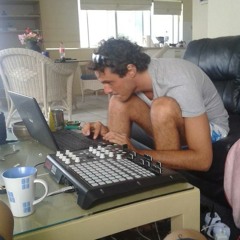 ---donna be sum--- A-A live electro REMIX