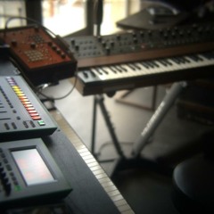 Roland Aira TR08 TB03 Live one take to Zoom H6