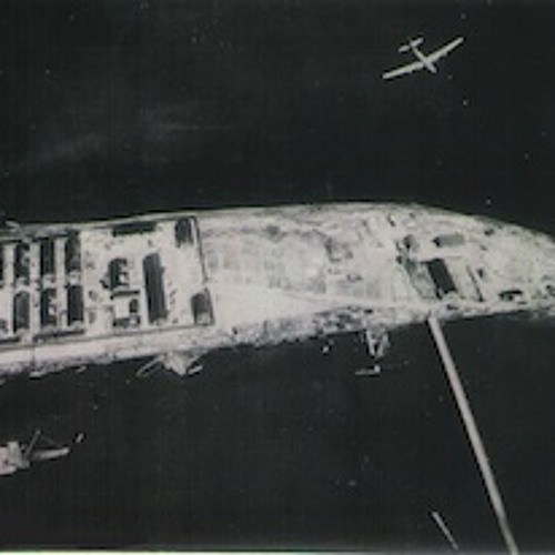 Rare B-29 Superfortress bomber FiFi performs a high speed low altitude flyover, AT4022, Jecklin disk