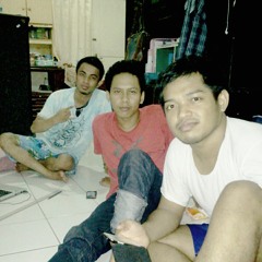 La Amir_Kehilangan (cover)  at La Amir Studio Foto