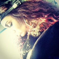 Love Is A Fire Sibelle, Lieutenant Grey