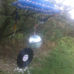 LukaBasso feat. Ari,Elias&Alice-Geräusch Im Wald