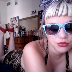 Kelsey And The Tomato