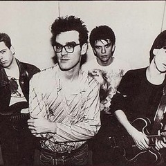 The Smiths - There Is A Light That Never Goes Out (LIVE)