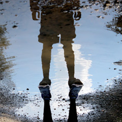 Standing On My Feet- YungLew ft. Gitt Swift