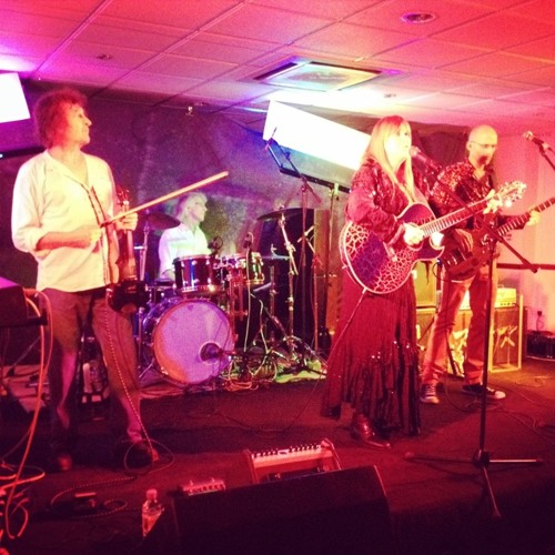 Curved Air - Backstreet Luv at Beaverwood Club