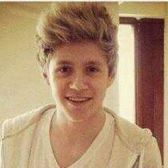 Niall Horan's laugh :D