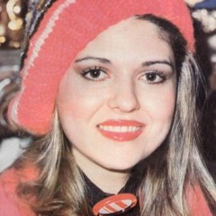 Gülden Karaböcek - Kirilsin Ellerim