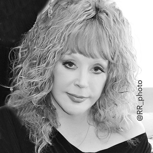 Listen To Алла Пугачева -Нас Бьют, Мы Летаем (Полная Версия Для.