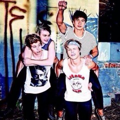 5sos Heartache on the big screen (oficial audio)