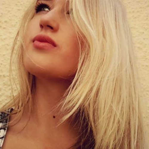 New original song "Still there" ,produced by Richard Brokensha, copy right Lara Gear