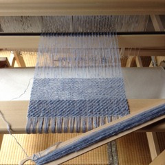 Weaving With Passion 紡織忙 (熱意で織る)