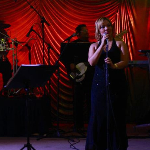 Nivea  Monteiro em;eu prometo