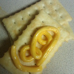 Squeezy Cheese N Crackers