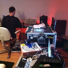 SquirTheSquirter-TeknoseekerVsVikkei-LIVETAKE