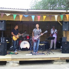 Iris at Acoustic Lounge