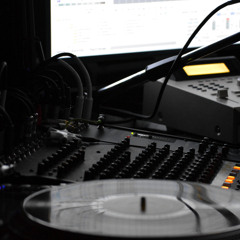 Versatile Feat. Dystrakted (Prod. Kutdown(Foultone)