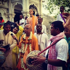 Loknath Swami Maharaj kirtan (iskcon Vrindavan 6thMay2014)
