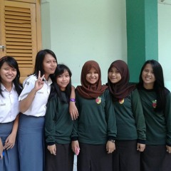 Harusnya kau pilih aku (versi karokean) at Bee family karaoke