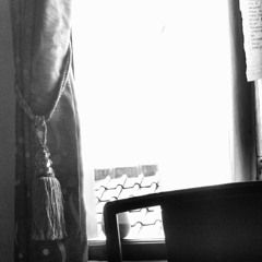 Suara air dari jendela kamar kosan