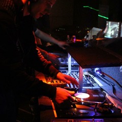 Replikant  Hit  me Track