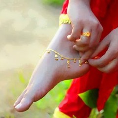কার পায়ে নুপূর বাজে