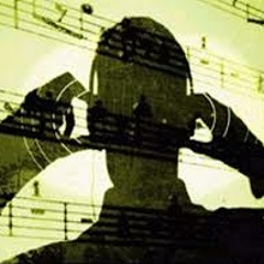 SOLO PIENSO MUSICA