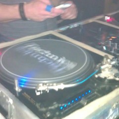 Festival Park - Oliver John on the Decks with real records and a mixer that can loop mix