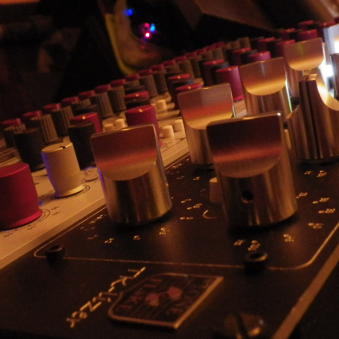 Stream 8816 vs 5059 vs X-desk_compare_demo by T.Ito | Listen