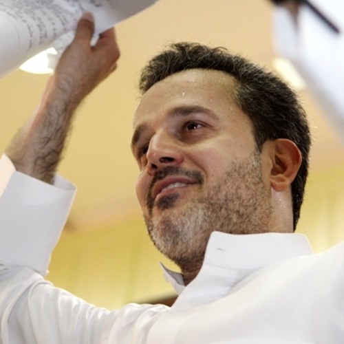 على ضي الشموع اجلس وي حبيبين