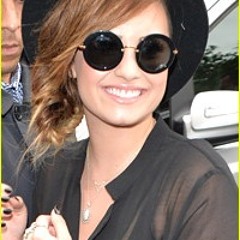 Demi Lovato - Give Your Heart A Break (Acoustic Live Session at Capital FM)