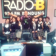 JuwitaBand - 22 [Live Accoustic] at 95.6 B Radio, Bandung