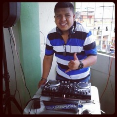 PEQUEÑA COSAS WILLY GONZALES INTRO BASS LIVE SALSA NO PASAR