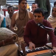 Shyamananda Prabhu Temple Kirtan 2014/02