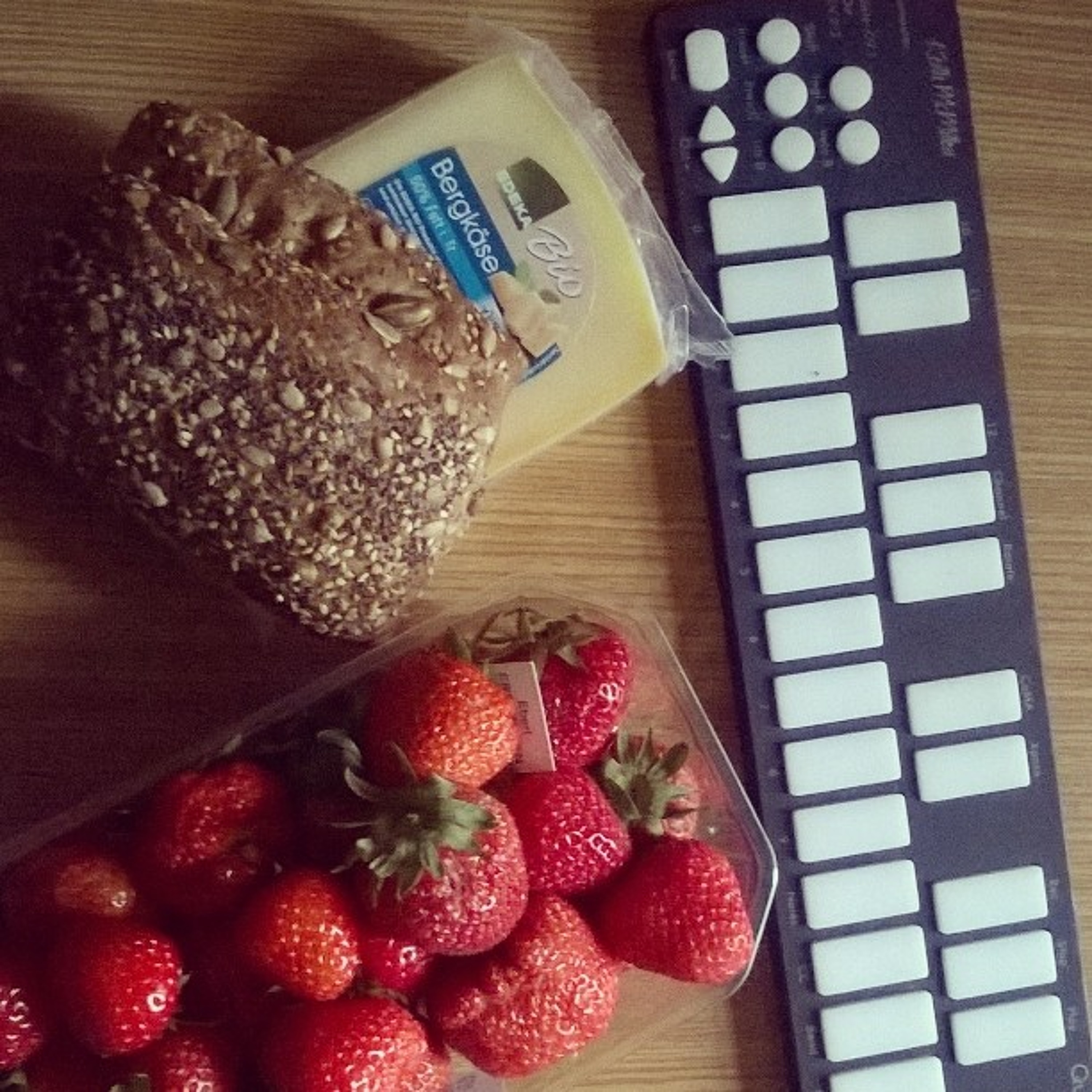 Lunchtime bass loop #3 125 bpm - with filter/envelope episode artwork