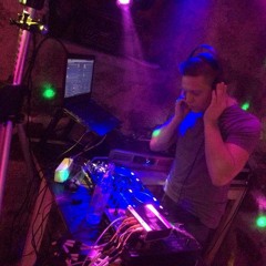 01 - Adkiss ( Adrian Bieniek ) - Live set Mai 2014