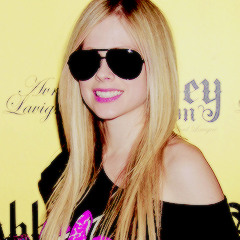 Avril Lavigne - Hello Kitty Version Male