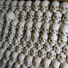 La Calavera Raza