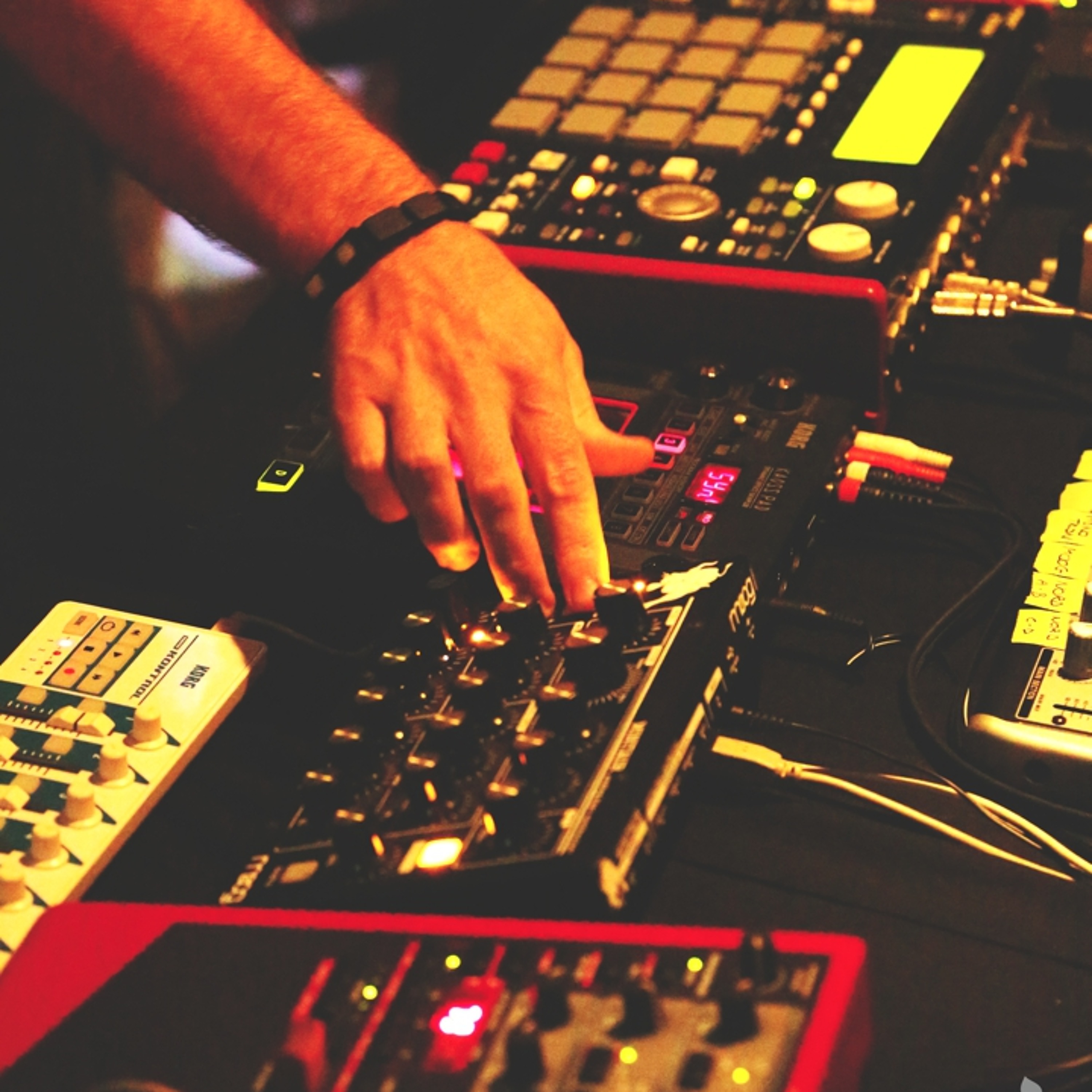 DJ & Live Sets by Dipolair
