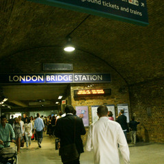 London Bridge Underground - Walk to Platform- EMF