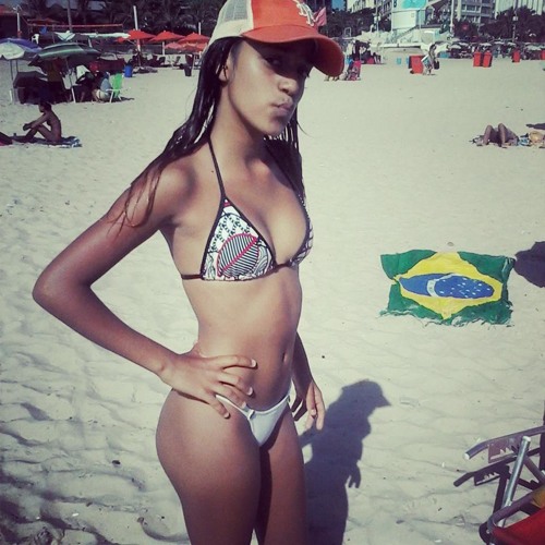 MTG - NO BAILE DO QUERÔ AS MENINA SE ENVOLVE, VAI SENTAR NO POSTE [ DJ ROGÉRINHO DO ESQUENTA ]