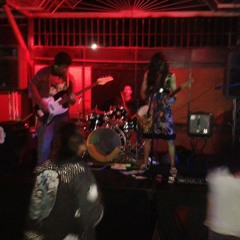 Niños Ricos de MIERDA (En vivo en Jueves de RUIDO)