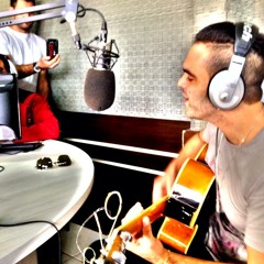 Bruno Mendes Ao Vivo na rádio FM 105,9 Cantanto "Faz Assim" do Sorriso Maroto